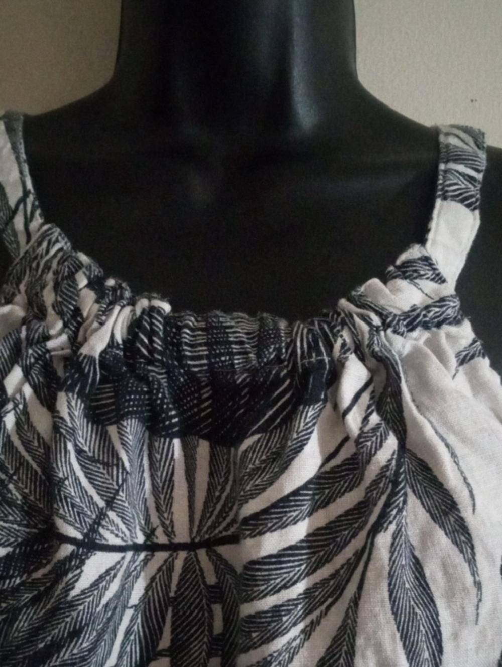 Tahari 100% Linen Boho Black and White Palm-Print Halter Camisole Size Large - Picture 2 of 10